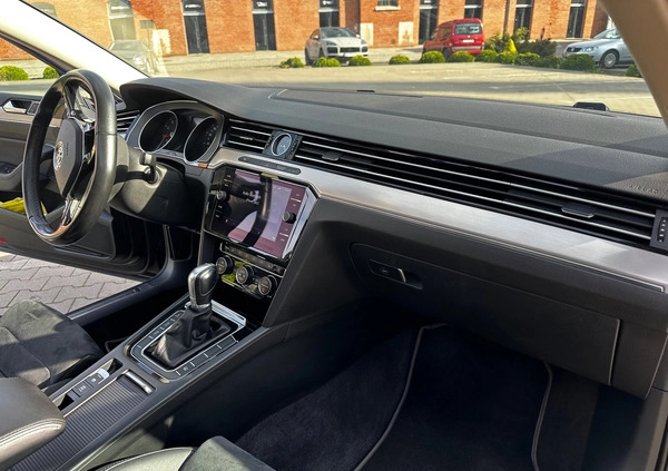 Volkswagen Passat cena 79900 przebieg: 155000, rok produkcji 2016 z Olsztyn małe 352